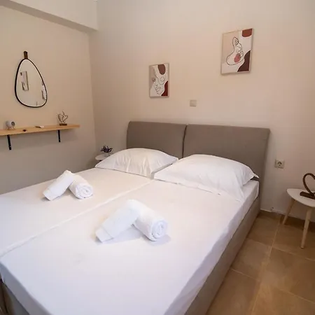 Hébergement de vacances Anthos 2 *